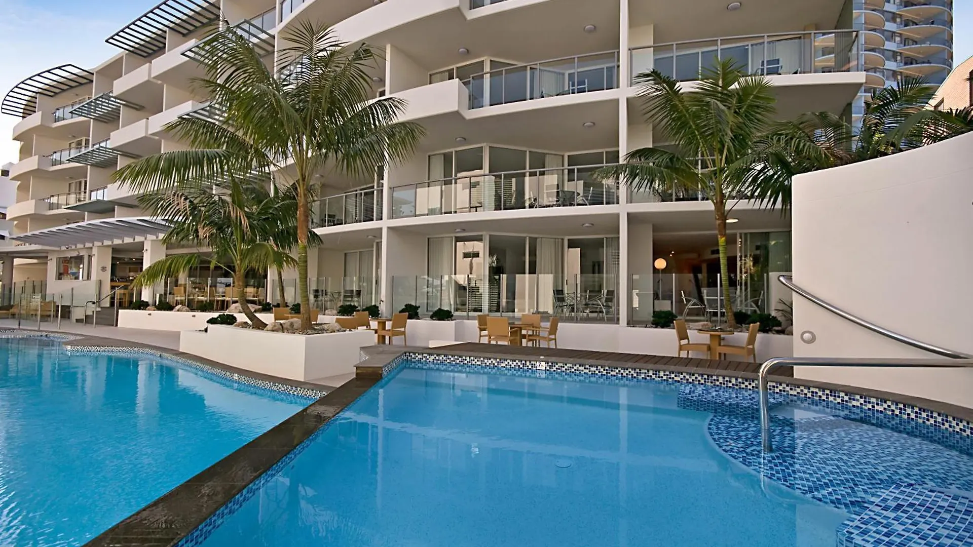 קלונדרה Rumba Beach Resort